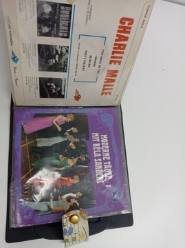 НАБОР ИЗ 20 7-ДЮЙМОВЫХ ВИНИЛОВЫХ ПЛАСТИНОК - ОДИНОЧНЫЕ + ФУТБОЛК