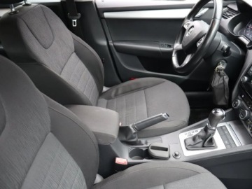 Skoda Octavia III Kombi 1.6 TDI CR DPF 105KM 2014 Skoda Octavia 1.6 TDI, Salon Polska, zdjęcie 8