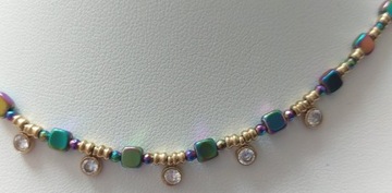 ЗОЛОТАЯ ЦЕПОЧКА С РАЗНОЦВЕТНЫМИ БУСИНАМИ