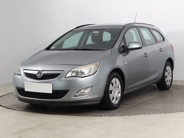 Opel Astra J Sports Tourer 1.7 CDTI ECOTEC 110KM 2011 Opel Astra 1.7 CDTI, Salon Polska, Klima, zdjęcie 1