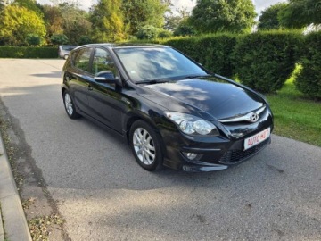 Hyundai i30 I CW Facelifting 1.6 CRDi 115KM 2011 Hyundai i30 Klimatronik Aluminiowe Felgi Czujniki Parkowania 1.6 Diesel