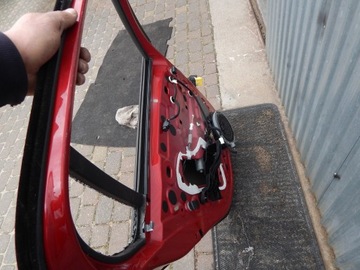 DVEŘE LEVÉ PEUGEOT 208 II