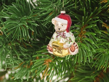 СТЕКЛЯННАЯ безделушка 12 х 9 х 4 см. Елочное украшение - МИШКА С ПОДАРКАМИ