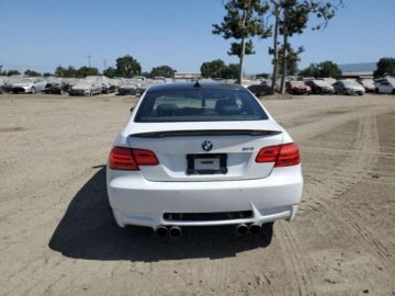 BMW Seria 3 E90-91-92-93 2011 BMW M3 2011 4.0l 4.0 Benzyna 414KM, zdjęcie 2