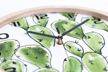 Деревянные римские часы, зеленый плющ, 30 см.