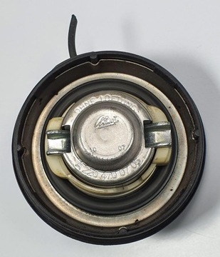 ZÁCPA  PLNĚNÍ PALIVA MERCEDES W169 A2204700705 BENZÍN