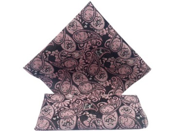 CZARNA / RÓŻOWA WE WZORY POSZETKA BUTONIERKA