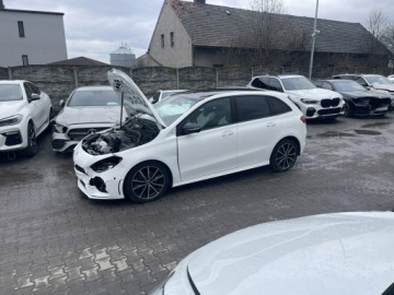 Mercedes Klasa B W247 Sports Tourer 2.0 220 190KM 2019 Mercedes B 220 AMG line 4Matic Skóra Kamery, zdjęcie 2