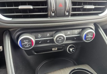 Alfa Romeo Giulia II Sedan Facelifting 2.0 Turbo 280KM 2023 Alfa Romeo Giulia 2,0 Benzyna 280 KM Q4 Veloce Ti Automat 4x4 GWARANCJA Za, zdjęcie 32