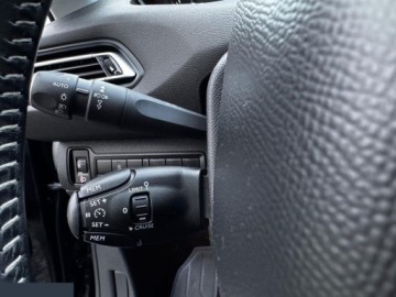 Peugeot 308 II SW Facelifting 1.2 PureTech 130KM 2018 Peugeot 308 1.2 130KM e-THP Stop &amp; Start Allure 2018r, zdjęcie 20