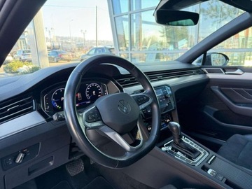 Volkswagen Passat B8 Variant Facelifting 2.0 TDI SCR 200KM 2022 Volkswagen Passat 2.0TDI 200KM Elegance DSGKameraMATRIXACCNiski PrzebiegAS, zdjęcie 9