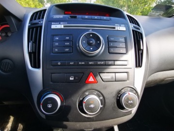 Kia Ceed I Hatchback 5d Facelifting 1.4 DOHC CVVT 90KM 2011 KIA CEED Salon Polska, Instalacja LPG, 5d Facelifting 1.4DOHC, Klimatyzacja, zdjęcie 7