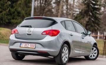 Opel Astra J GTC 1.4 Turbo ECOTEC 120KM 2015 Opel Astra Opel Astra 1.4 Benzyna 120KM, zdjęcie 2