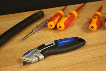 Обои нож с трапециевидным лезвием 61х19мм / ENERGOTYTAN POLSKA ET200