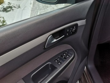 Volkswagen Touran II 1.6 TDI 105KM 2011 Volkswagen Touran 1.6 TDI 105KM Klimatronic, zdjęcie 10