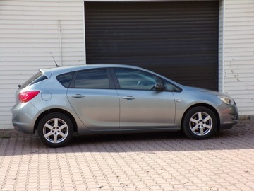 Opel Astra J Hatchback 5d 1.6 Twinport ECOTEC 115KM 2010 Opel Astra KLIMATYZACJA, zdjęcie 11