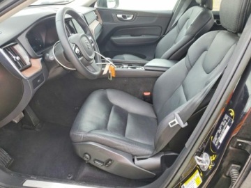Volvo XC60 II 2023 Volvo XC 60 Plus 2023 2.0 Benzyna 247KM, zdjęcie 7