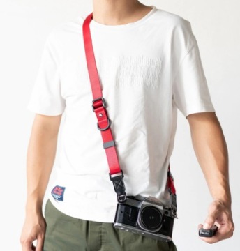Нейлоновый ремень для фотоаппарата на шее и плече.