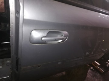 Крайслер Вояджер правая передняя пассажирская дверь.