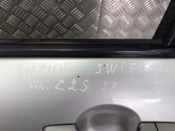 DVEŘE LEVÝ PŘEDNÍ SUZUKI SWIFT III Z2S
