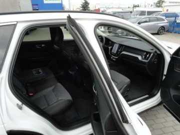Volvo XC60 II 2021 Volvo XC 60 Lift Navi Full Led B4 4x4 Harman Kamera Keyless Go 2021 2.0, zdjęcie 9