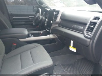  RAM 1500 2024r., 3.6l, od ubezpieczalni 3.6 Benzyna 305KM, zdjęcie 8