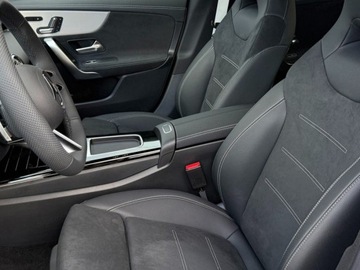 Mercedes CLA C118/X118 Coupe Facelifting 2.0 220 190KM 2025 MERCEDES-BENZ CLA 220 4-Matic AMG Line 2.0 (190KM) 2025, zdjęcie 5