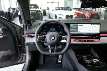 BMW Seria 5 G90-91 2025 BMW Seria 5 Pakiety Repair i Service Kamera 360 Glosniki Harman Kardon, zdjęcie 26