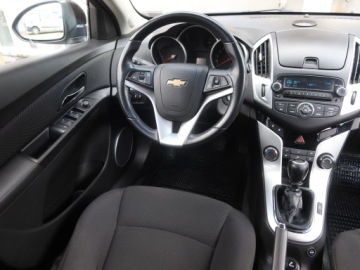 Chevrolet Cruze Hatchback 5d 1.8 16V DOHC 141KM 2013 Chevrolet Cruze 1.8 i 16V, Salon Polska, zdjęcie 6