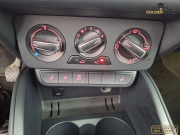 Audi A1 I Hatchback 3d 1.2 TFSI 86KM 2011 Audi a1 1,2 tsi 86KM S-line skora xenon alu grz.fot oplacony 1.2 Benzyna, zdjęcie 12