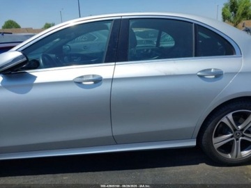 Mercedes Klasa E W213 2019 Mercedes-Benz Klasa E 2019 MERCEDES-BENZ E 300 2.0 Benzyna 241KM, zdjęcie 8
