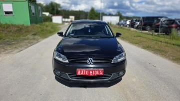 Volkswagen Jetta VI Sedan 2.0 TDI CR DPF 140KM 2013 Volkswagen Jetta automat mały przebieg, zdjęcie 1