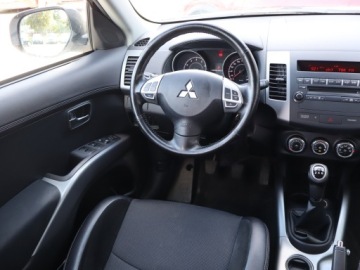 Mitsubishi Outlander II 2.0 MIVEC 147KM 2011 Mitsubishi Outlander 2.0, Salon Polska, zdjęcie 6