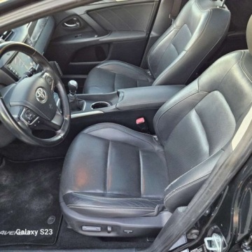 Toyota Avensis III Wagon Facelifting 2015 2.0 D-4D 143KM 2016 Toyota Avensis Kamera CofaniaNawigacjaAluminiowe FelgiSkorzana TapicerkaGw, zdjęcie 18