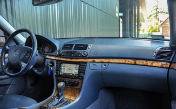 Mercedes Klasa E W211 Kombi S211 3.5 4Matic 272KM 2005 Mercedes-Benz Klasa E 3,5 (272KM) 4-Matic 3.5 Benzyna 272KM, zdjęcie 9