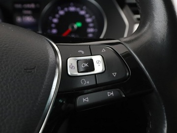 Volkswagen Passat B8 Variant 1.4 TSI BlueMotion Technology ACT 150KM 2017 Volkswagen Passat DSG navi kamera i czujniki, zdjęcie 27