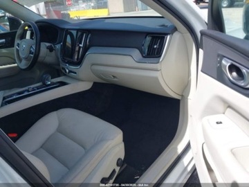 Volvo XC60 II 2024 Volvo XC 60 B5 Plus Dark Theme 2024 2.0l 2.0 Benzyna 247KM, zdjęcie 9