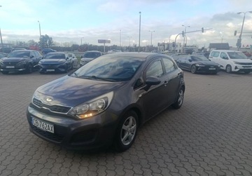 Kia Rio III Hatchback 3d 1.2 DOHC CVVT 85KM 2013 Kia Rio Salon Polska. Od nowosci w jednej rodzinie. 1.2 Benzyna 85KM, zdjęcie 1