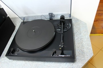 Проигрыватель проигрывателя Thorens TD 280 MKII Yamaha MC-9