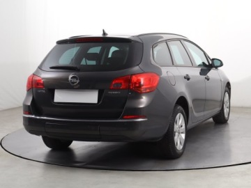 Opel Astra J Sports Tourer Facelifting 1.4 Turbo ECOTEC 140KM 2014 Opel Astra 1.4 T, Navi, Klima, Tempomat, zdjęcie 4