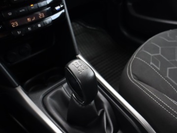 Peugeot 2008 I SUV Facelifting 1.2 PureTech 82KM 2018 Peugeot 2008 1.2 PureTech, Salon Polska, Navi, zdjęcie 12