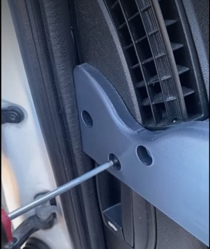 ЛЕВЫЙ ПОДСТАКАННИК - ДЕРЖАТЕЛЬ ДЛЯ ТЕЛЕФОНА ПЕРЕМЫЧКА DUCATO BOXER НА ВИНТАХ