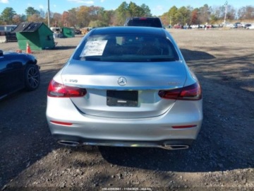 Mercedes Klasa E W213 2021 Mercedes-Benz Klasa E 350 4Matic 2021 2.0 Benzyna 255KM, zdjęcie 4