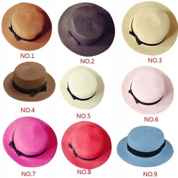 Плоская соломенная шляпа с небольшими полями.