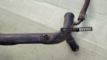 AUDI A4 B5 PASSAT 1.6 TRUBKA MADL VODY 06B121071E