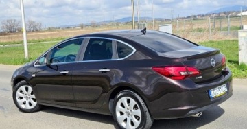 Opel Astra J Sedan 1.4 Turbo ECOTEC 140KM 2013 Opel Astra Lift 1.4 Turbo 140KM BiXenony Ledy NawiPL PółSkóra Grzana Kiera, zdjęcie 2