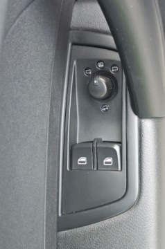 Audi A1 I Hatchback 3d 1.6 TDI 90KM 2014 Audi A1 3-drzwiowe S-LINE ASO navi grz. fotele klima ALU 17 2xkola g, zdjęcie 22