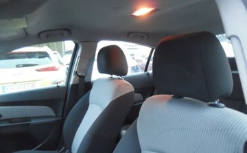 Chevrolet Cruze Sedan 1.8 16V DOHC 141KM 2013 Chevrolet Cruze 2013r, Salonowy, 1.8 BenzynaLPG. Lekko uszkodzony prawy ty, zdjęcie 7