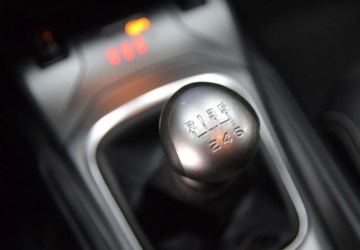 Toyota Avensis III Wagon Facelifting 2015 2.0 D-4D 143KM 2015 Toyota Avensis PL Salon _ kombi _ kamera cofania _ Alu17_ 2.0 Diesel 143KM, zdjęcie 23