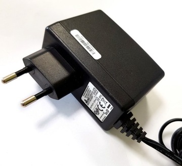 ZASILACZ IMPULSOWY 12V 2.5A UMEC 2.1x5.5 mm LED UP0301B-12PE